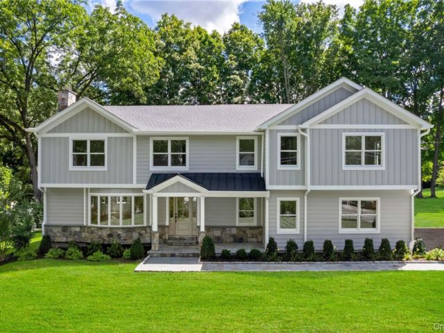  4 BR,  4.00 BTH &nbsp;Colonial style home in Millwood