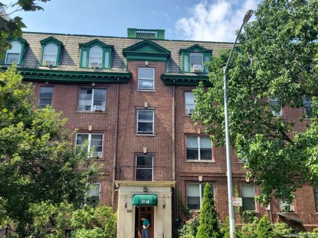 Studio,  0.00 BTH &nbsp;Mid rise style home in Jackson Heights