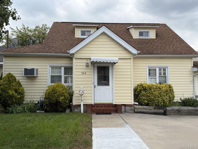  3 BR,  1.00 BTH &nbsp;Cape cod style home in Lynbrook