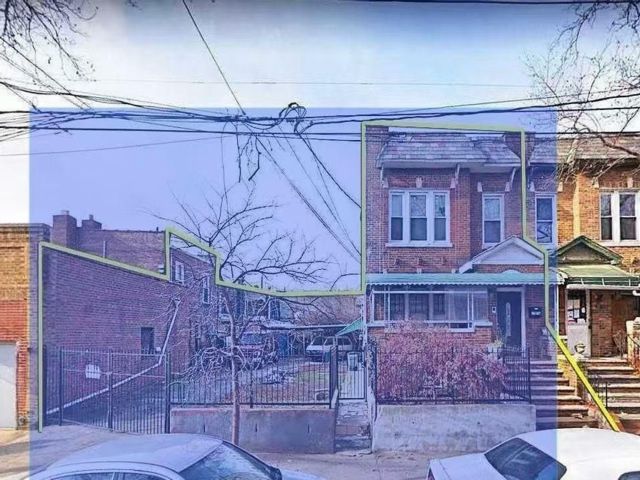  2 BR,  4.00 BTH &nbsp;House style home in East Elmhurst