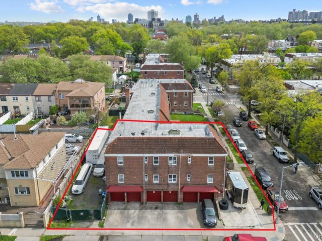 Studio,  0.00 BTH &nbsp;House style home in Forest Hills