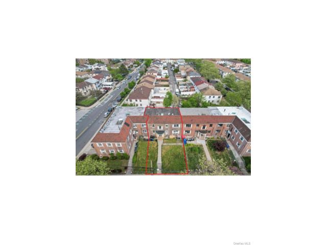 6 BR,  4.00 BTH &nbsp;House style home in Forest Hills