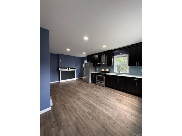  3 BR,  1.00 BTH &nbsp;Ranch style home in Bay Shore