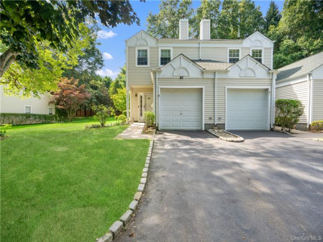  2 BR,  2.00 BTH &nbsp;Condo style home in Manorville