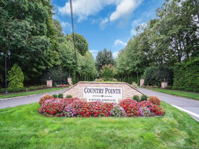  2 BR,  2.00 BTH &nbsp;Condo style home in Nesconset