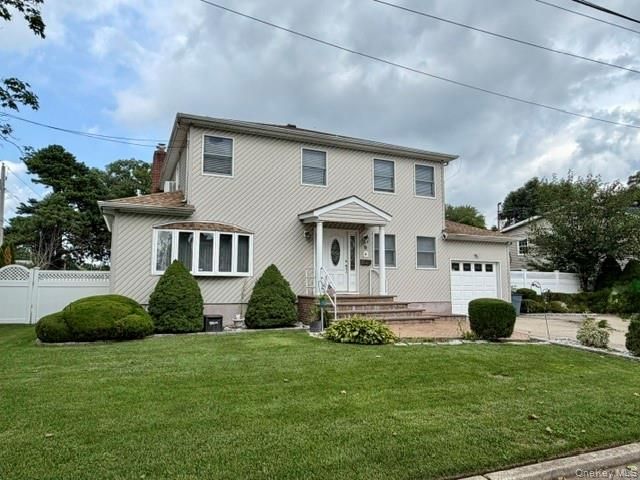  6 BR,  5.00 BTH &nbsp;Includes legal  style home in Deer Park
