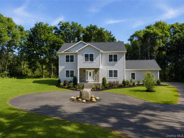  4 BR,  3.00 BTH &nbsp;Colonial style home in Gardiner