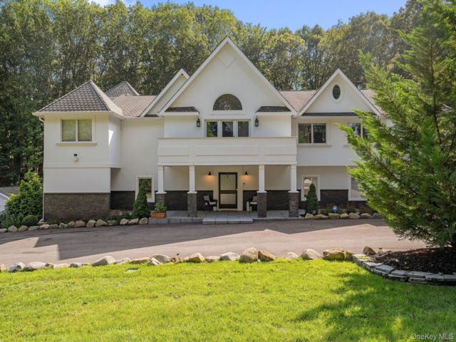  5 BR,  6.00 BTH &nbsp;Contemporary style home in Belle Terre