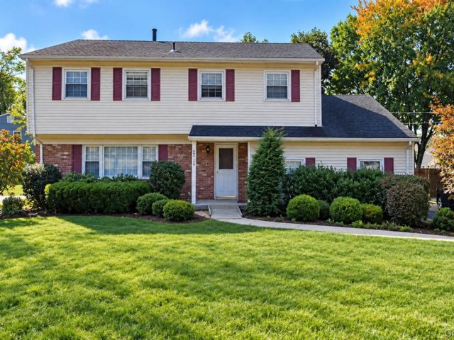  5 BR,  4.00 BTH &nbsp;Colonial style home in Nanuet