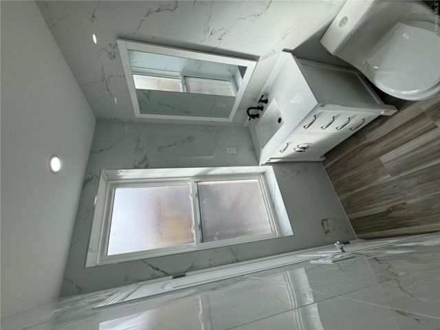 [PHOTO]