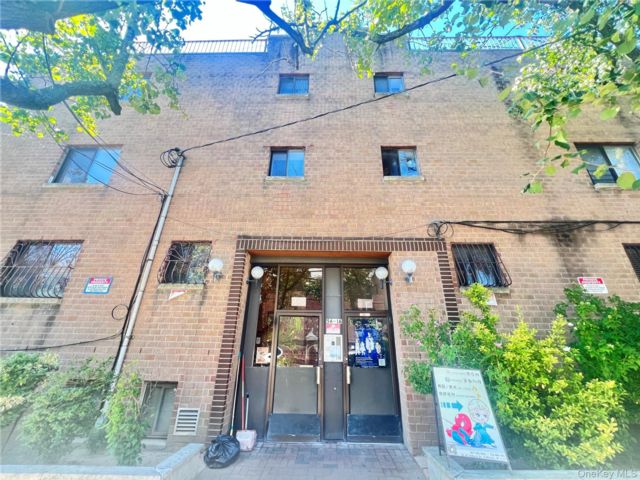  1 BR,  1.00 BTH &nbsp;Other style home in Elmhurst