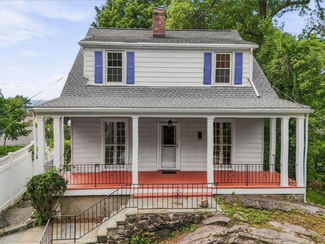  3 BR,  2.00 BTH &nbsp;Colonial style home in Peekskill
