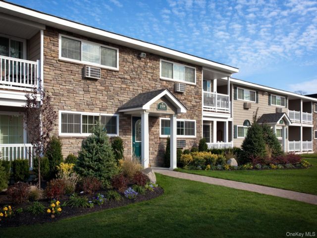  2 BR,  1.00 BTH &nbsp;Other style home in Sayville