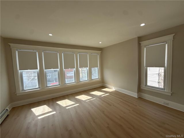  3 BR,  1.00 BTH &nbsp;Colonial style home in Richmond Hill