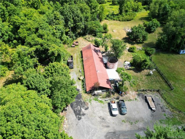 Lot <b>Size:</b>  &nbsp;House style home in Middletown