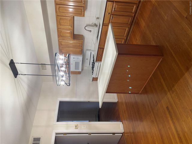  4 BR,  1.00 BTH &nbsp;Includes legal  style home in Crown Heights