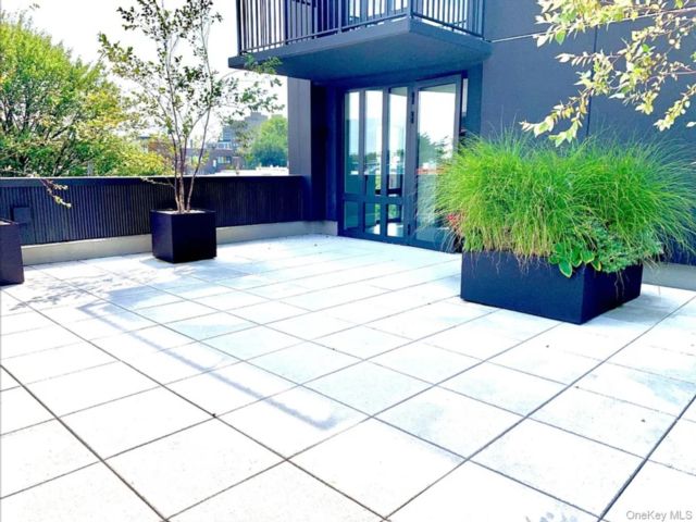  2 BR,  1.00 BTH &nbsp;High rise style home in Long Island City