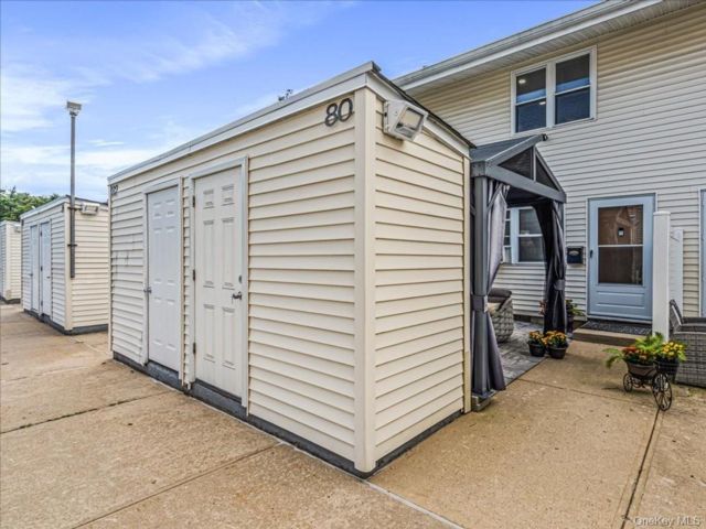 2 BR,  1.00 BTH &nbsp;Other style home in Huntington Station