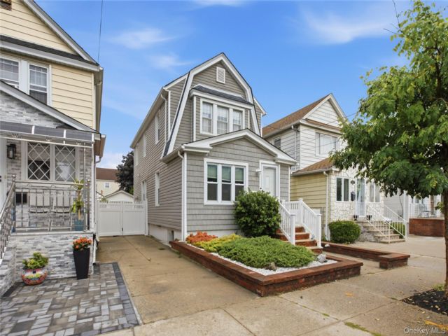  4 BR,  3.00 BTH &nbsp;Other style home in Ozone Park