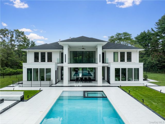  6 BR,  8.00 BTH &nbsp;Modern style home in Old Brookville