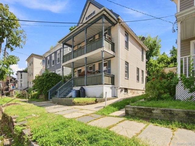  5 BR,  2.00 BTH &nbsp;Colonial style home in Peekskill