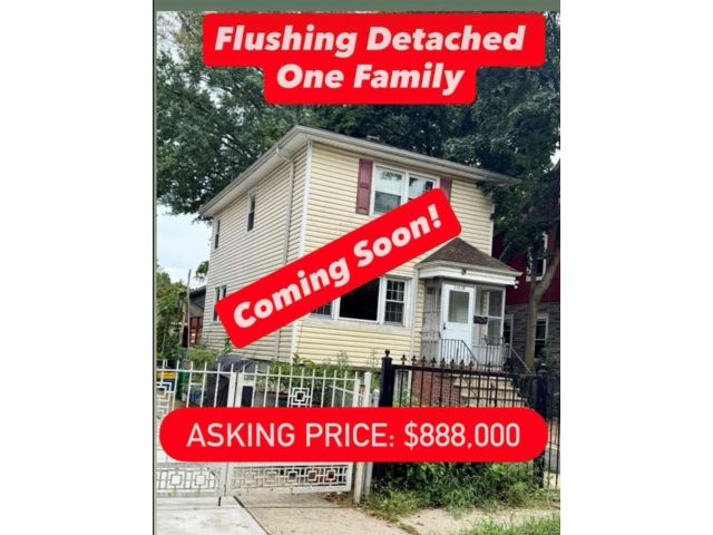  3 BR,  2.00 BTH &nbsp;Colonial style home in Flushing