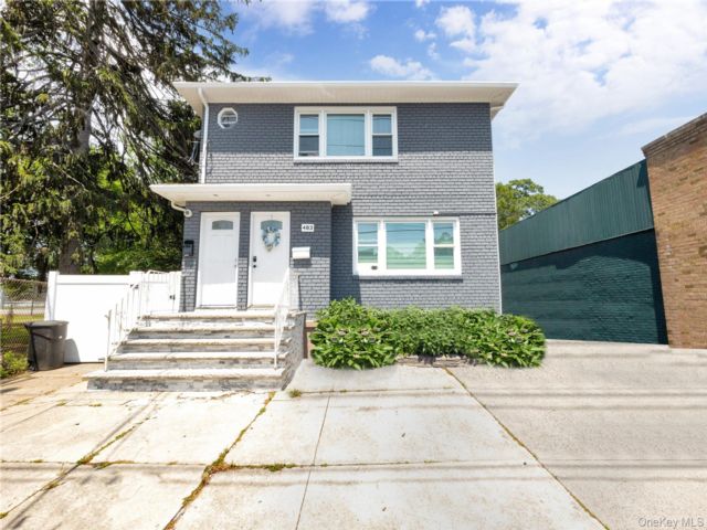 Studio,  0.00 BTH &nbsp;Commercial style home in Lynbrook