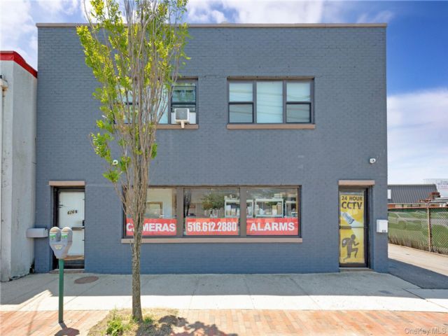 Studio,  0.00 BTH &nbsp;Commercial style home in Lynbrook