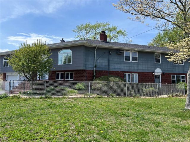  8 BR,  6.00 BTH &nbsp;A-frame style home in Oakdale