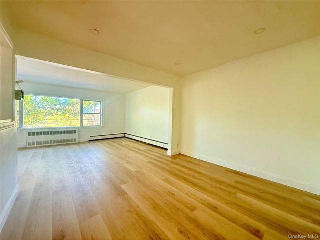  3 BR,  2.00 BTH &nbsp;Colonial style home in Fresh Meadows