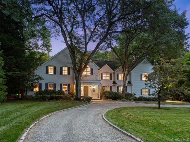  6 BR,  6.00 BTH &nbsp;Colonial style home in Scarsdale
