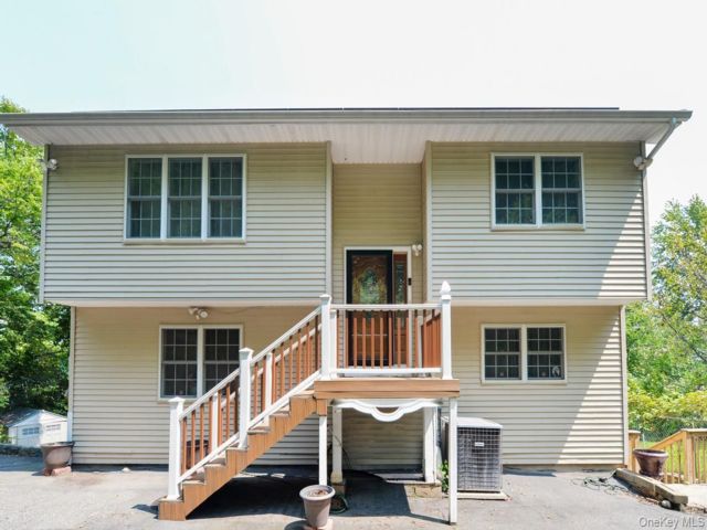  5 BR,  3.00 BTH &nbsp;Raised ranch style home in Haverstraw