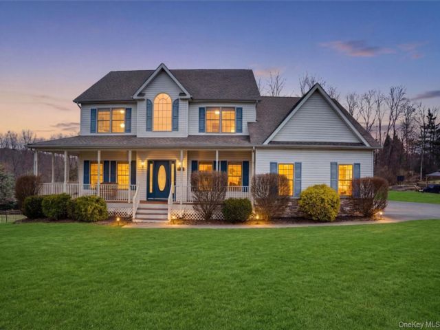  4 BR,  3.00 BTH &nbsp;Colonial style home in Monroe