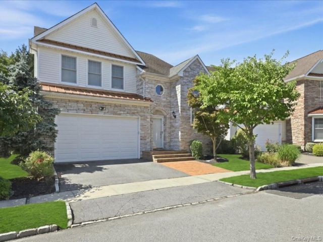  3 BR,  3.00 BTH &nbsp;Condo style home in Port Washington