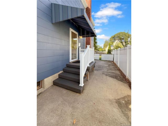  1 BR,  1.00 BTH &nbsp;Colonial style home in North Babylon