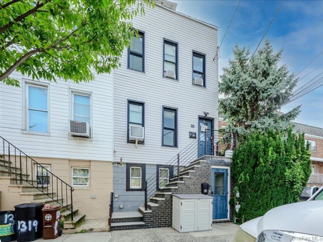  6 BR,  4.00 BTH &nbsp;House style home in Pilgrim