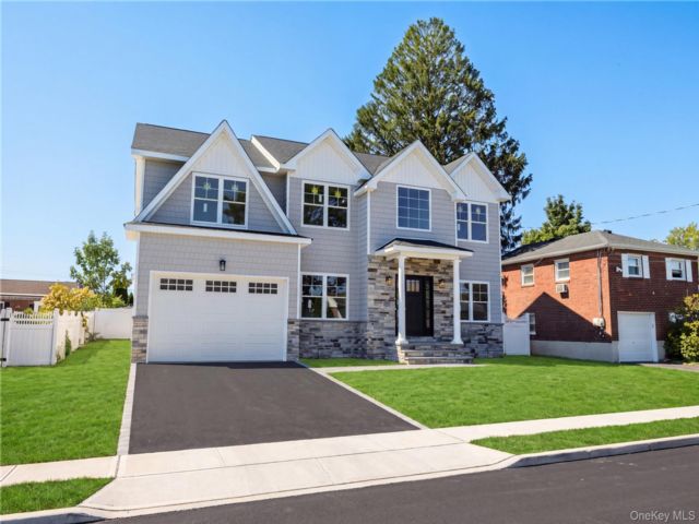  5 BR,  3.00 BTH &nbsp;Colonial style home in Massapequa Park