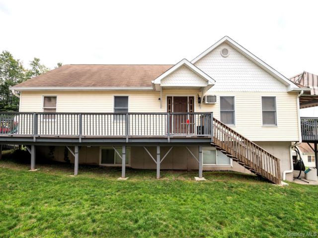  6 BR,  4.00 BTH &nbsp;Other style home in Woodridge