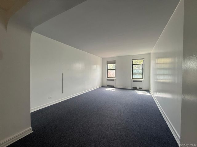  1 BR,  1.00 BTH &nbsp;Mid rise style home in Flushing