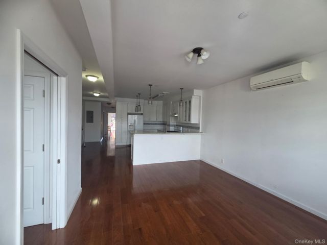  3 BR,  2.00 BTH &nbsp;Colonial style home in Corona