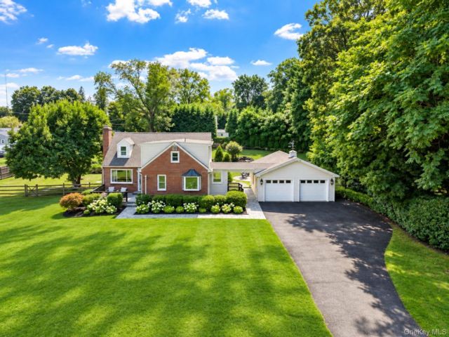  4 BR,  2.00 BTH &nbsp;Cape cod style home in White Plains