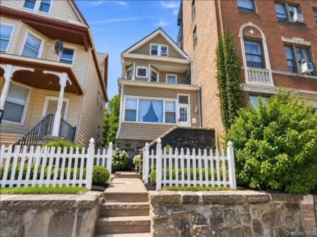  5 BR,  4.00 BTH &nbsp;Other style home in Yonkers