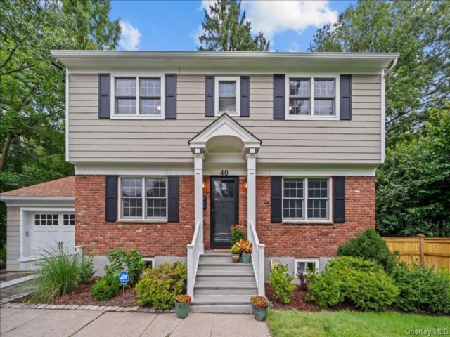 4 BR,  4.00 BTH &nbsp;Colonial style home in Hastings-on-hudson