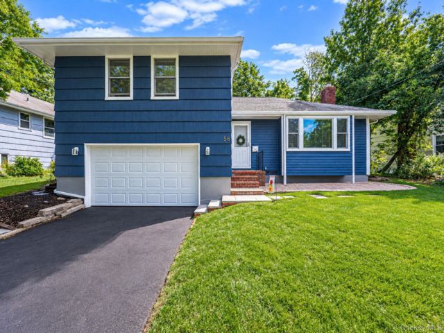  3 BR,  3.00 BTH &nbsp;Split level style home in Huntington