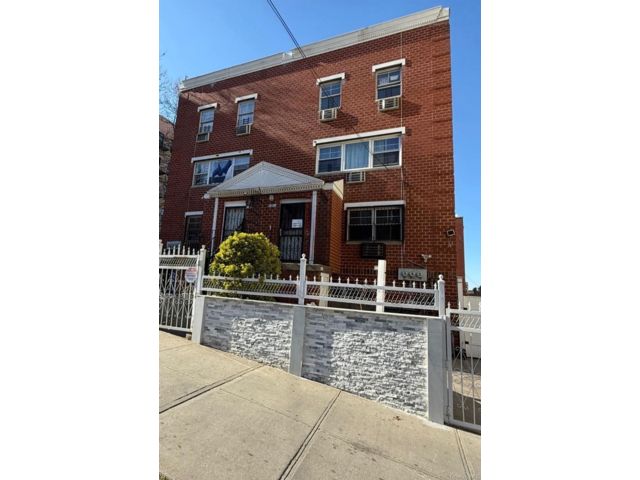 7 BR,  4.00 BTH &nbsp;House style home in Boulevard
