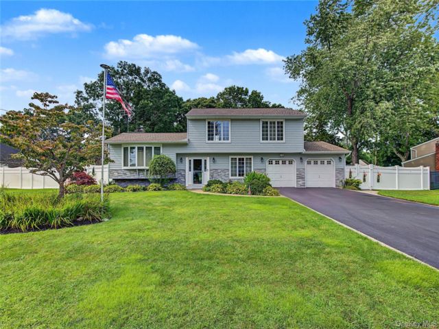  4 BR,  2.00 BTH &nbsp;Ranch style home in Bohemia