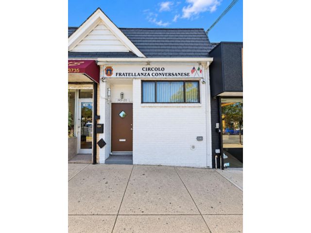 Studio,  0.00 BTH &nbsp;House style home in Whitestone