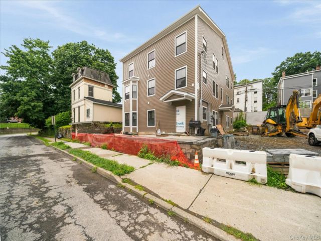  3 BR,  2.00 BTH &nbsp;Other style home in Newburgh