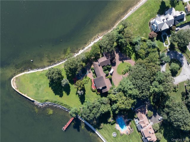  6 BR,  6.00 BTH &nbsp;Contemporary style home in Lloyd Harbor