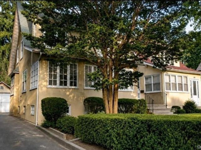  3 BR,  1.00 BTH &nbsp;Colonial style home in Mount Vernon